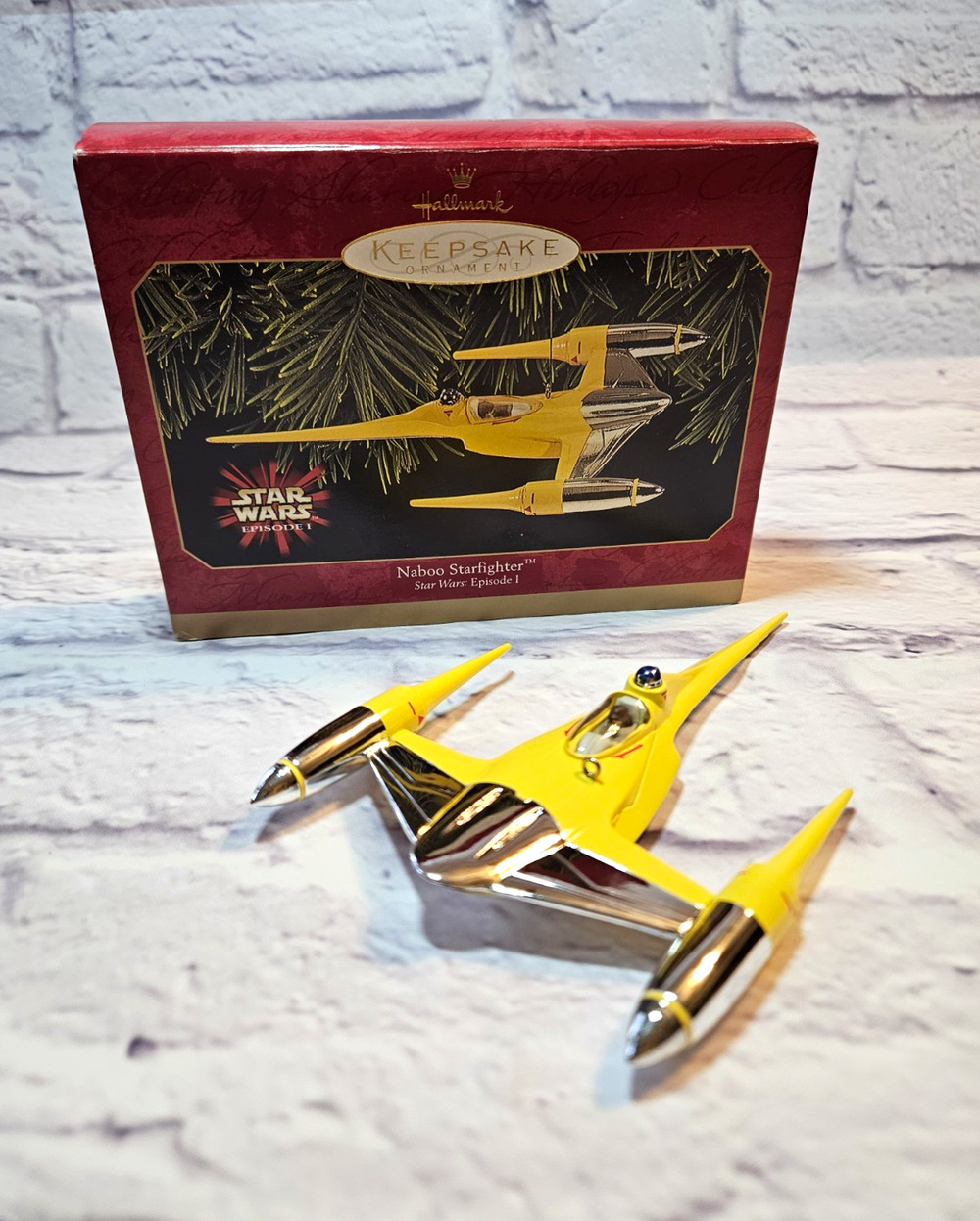 1999 Hallmark Keepsake Star Wars Episode I Naboo Starfighter Ornament R2-D2 Box